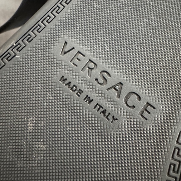 Versace, black sandals, with gold detail. SZ 7. - Picture 4 of 5